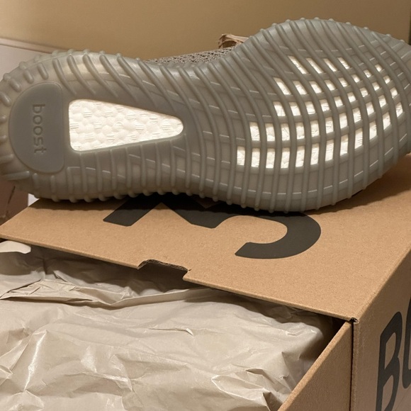 Gray Yeezy’s size 9 men - Picture 2 of 3